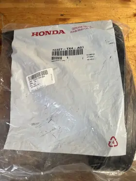 72327-tx4-a01 Acura Genuine Lower Seal