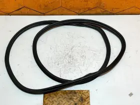 8r0-837-912 Audi 09-17 Q5 Front Right Rh Passenger Side Door Weatherstrip Seal Cover Oem