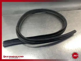 51337008565 Bmw 04-10 E64 M6 650i Front Left Lower Door Rubber Weatherstrip Seal Gasket 51337008565 Bmw 04-10 E64 M6 650i Front Left Lower Door Rubber Weatherstrip Seal Gasket