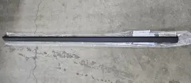51-21-1-928-007 Bmw 54698 Genuine Lower Weather-strip Replacement Part #51-21-1-928-007 Black