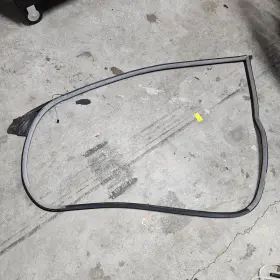 7161688 Bmw 3 Series E46 Coupe Right Passenger Side Door Seal Black Grey Used Oem