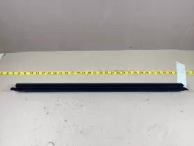 7178004 Bmw 2010-2015 750i Front Right Door Seal / Weather Stripping Inner Oem