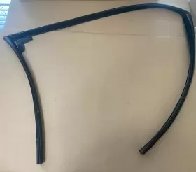 7182274 Bmw 2011-2016 F10 Front Door Right Side Window Guide Weather Seal