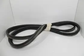 19120424 Cadillac 2004-2009 Srx Passenger Fr Door Seal Used Oem