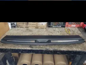 22886552 Cadillac 15 16 17 18 19 20 Escalade Esv Rear Striker Scuff Plate Panel Id#