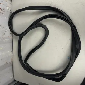 84006189 Chevrolet 2014-2019 Corvette Rear Tailgate Trunk Weatherstrip Rubber Seal Oem 84006189 Chevrolet 2014-2019 Corvette Rear Tailgate Trunk Weatherstrip Rubber Seal Oem