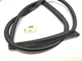 670032884-d469 Ford 2017-2024 Maserati Levante S Left Driver Rear Door Weatherstrip Seal Oem 670032884-d469 Ford 2017-2024 Maserati Levante S Left Driver Rear Door Weatherstrip Seal Oem