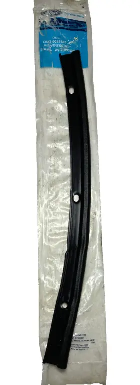 E83z-6628347-a Ford E83z6628347a Genuine Weatherstrip Nos E83z-6628347-a Ford E83z6628347a Genuine Weatherstrip Nos