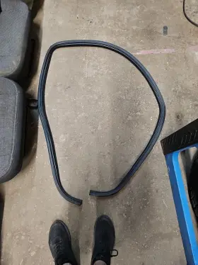 F7az-54253a10-aaa Ford Lr 98-11 Crown Victoria Driver Rear Door Seal On Body Weatherstrip F7az-54253a10