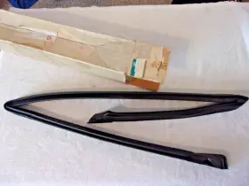 Gm 20737659 Nos New Genuine Weatherstrip Seal #20737659 Buick Chevrolet Oldsmobile 1980s