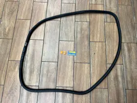 23142207 Gm 13-19 Cadillac Xts Front Right Passenger Side Door Body Weatherstrip Seal Oem