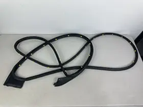 85530936 Gm 2019-23 Sierra 1500 Genuine Front Driver Side Door Weatherstrip 85530936 Gm 2019-23 Sierra 1500 Genuine Front Driver Side Door Weatherstrip