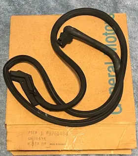 Gm 9761484 Corvette Main Door Weatherstrip - Right 1978-82 Nos Gm#