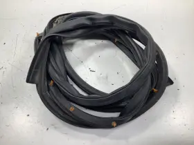 72350-s10-023 Honda 97-01 Crv Left Front Door Seal Weatherstrip Oem