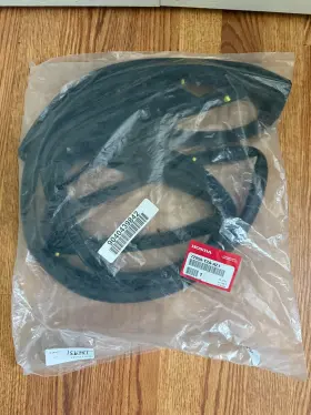 72850-t2a-a21 Honda Genuine L. Rr. Door Seal 2014-17 Accord Hybrid- New