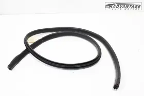 25931888 Hummer 2006-2010 H3 Front Right Side Doorway Weatherstrip Seal Rubber Oem