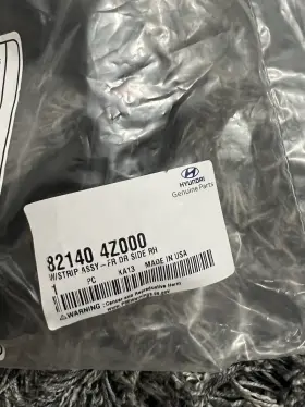 82140-4z000 Hyundai 821404z000 Door Weather Strip 2013-2018 Santa Fe Sport - New