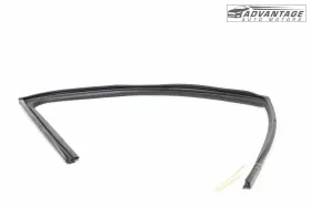 82540-n9000 Hyundai 2022-2024 Tucson Front Right Side Door Window Glass Run Channel Seal Oem