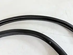 Hk8325324a Jaguar 2017 - 2022 F-pace Rear Rught Side Door Weatherstrip Seal Oem