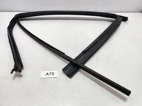 68361342aa Jeep 17-18 Oem Renegade Front Right Passenger Door Glass Weatherstrip Seal 68361342aa Jeep 17-18 Oem Renegade Front Right Passenger Door Glass Weatherstrip Seal