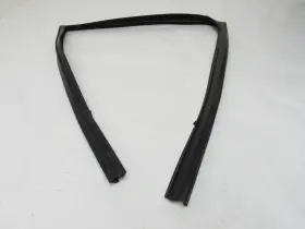 9.05.2023 Land Rover Md81 670 Range 2014 Rear Left Driver Door Window Weatherstrip Seal 14-17 7