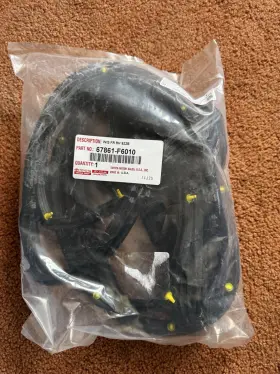 678861-f6010 Lexus Genuine Door Seal Front Right