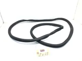 J7b-s20708-aa Lincoln 2020-2025 Corsair Left Driver Front Door Weatherstrip Seal Oem