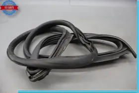 06700373350 Maserati 14-20 Ghibli Rear Right Side Door Body Weatherstrip Gasket Seal Oem 06700373350 Maserati 14-20 Ghibli Rear Right Side Door Body Weatherstrip Gasket Seal Oem