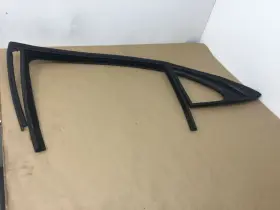 W222 Mercedes 155e S550 2016 Rear Left Window Glass Seal Frame Run Channel 14-17 Y