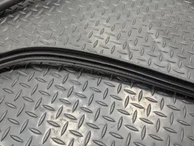 1646900478 Mercedes-benz 2009 - 2011 Oem Ml63 Front Left Door Seal Weather Stripping Rubber #2