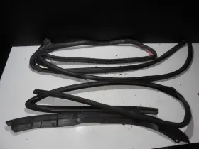 2037272430 Mercedes-benz Front Right Door Seal Gasket Strip 01-07 W203 C320 C240