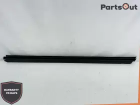 2127250965 Mercedes-benz 2010-2015 E63 Amg W212 Front Left Door Window Slot Seal Inner Oem