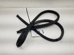 80830ce401 Nissan 120.da1v07 04-09 350z Conv. Passenger Door Weather Strip Oem