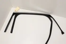 84150963 Oem 2016 - 2020 Cadillac Ct6 Rear Left Door Window Weatherstrip Seal Moulding