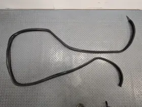7l5867240br Porsche 2008 - 2010 Oem Cayenne Rear Trunk Door Seal Weatherstrip Rubber #2