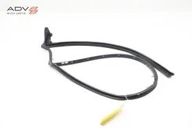 99102547700 Porsche 2020 - 2025 718 Spyder Left Driver Side Door Weatherstrip Seal Oem 99102547700 Porsche 2020 - 2025 718 Spyder Left Driver Side Door Weatherstrip Seal Oem