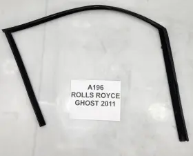 7200318 Rolls-royce 10-14 Oem Ghost Rr4 Front Right Passenger Door Rubber Window Guide