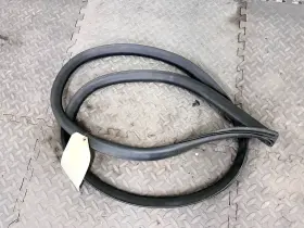 1047613 Tesla 16-20 Model X Mx Front Hood Bonnet Trunk Weatherstrip Seal Rubber Oem