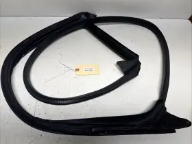 109050000n Tesla Model 3 Front Right Side Door Body Weatherstrip Seal Oem 2017-2022 N-8106