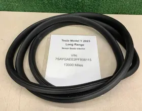 1497673-00-e Tesla 2020-2023 Model Y Front Passenger Right Door Body Weatherstrip Rubber Seal