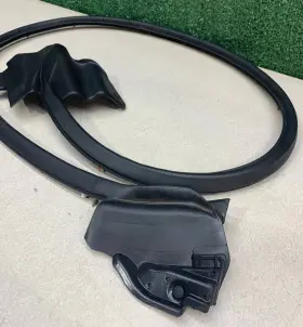 1615099-00-a Tesla 161509900b 2021-2024 Model S Front Left Door Weatherstrip Seal Oem #3