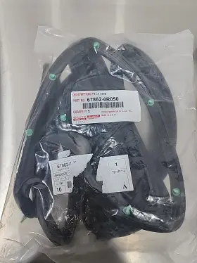 67862-0r050 Toyota Genuine Door Seal New Oem Rav4 Front Lt. Driver #0067