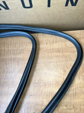 5c6-827-705 Volkswagen 11-18 Jetta Wag R Trunk Deck Lid Surround Weatherstrip Seal Oem #2