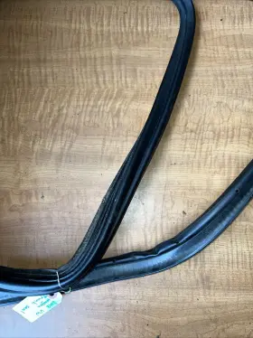 5c6-827-705 Volkswagen 11-18 Jetta Wag R Trunk Deck Lid Surround Weatherstrip Seal Oem #3