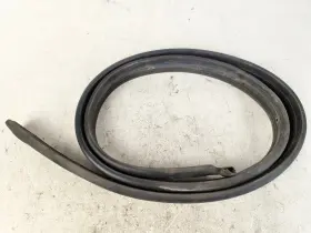 7p0839761 Volkswagen 11-17 Touareg Rear Left Side Door Body Weatherstrip Seal Cover Oem