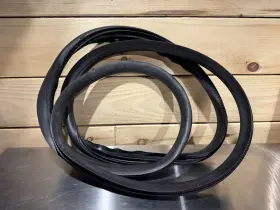 31424017 Volvo 11-16 S60 Front Lh Driver Side Door Body Weatherstrip Seal Oem