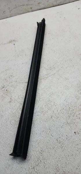 31864622 Volvo Genuine Xc40 2017-2024 Rear Left Side Door Rubber Seal Weatherstrip